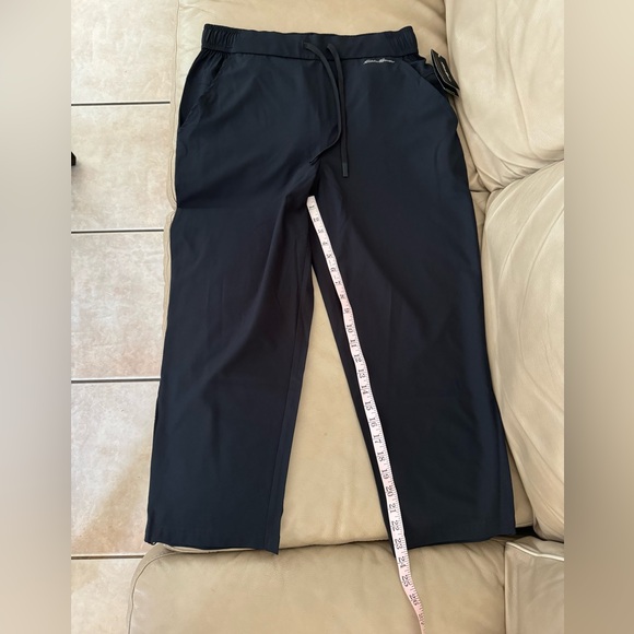 Eddie Bauer Women's Rapid Capri in Black. MSRP $64 - Picture 5 of 15